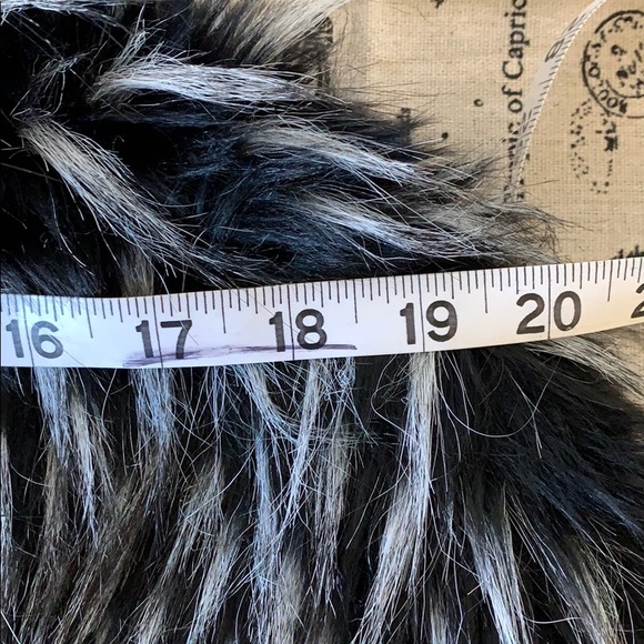 NWOT Snowcat Caplet Faux Fur Shrug Cape OS - Picture 7 of 9
